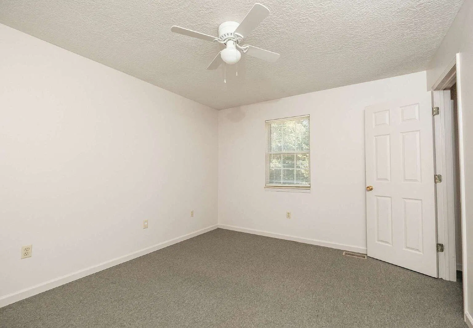 2 bed, 1.0 bath, $875 — Photo 1