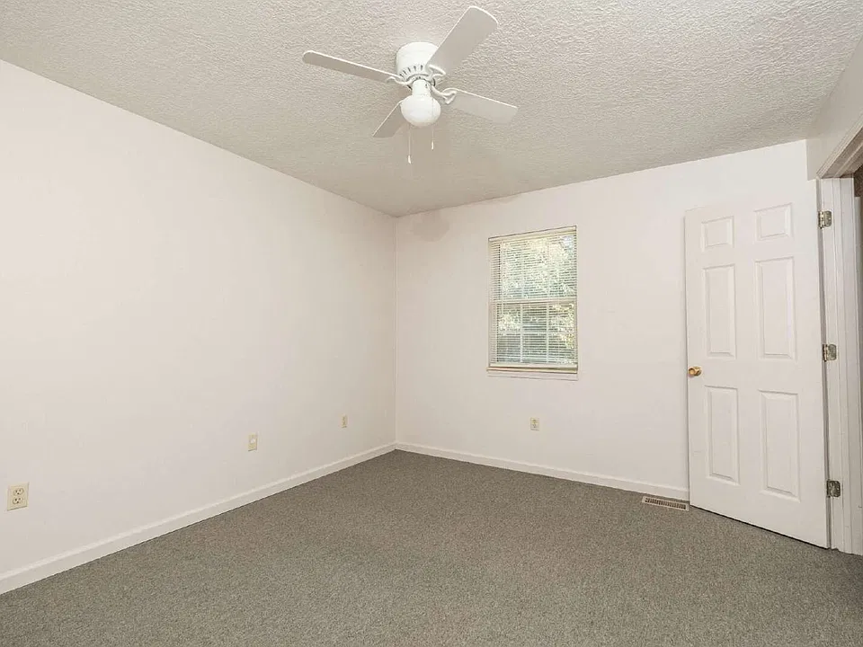 587 Baker Rd #J2