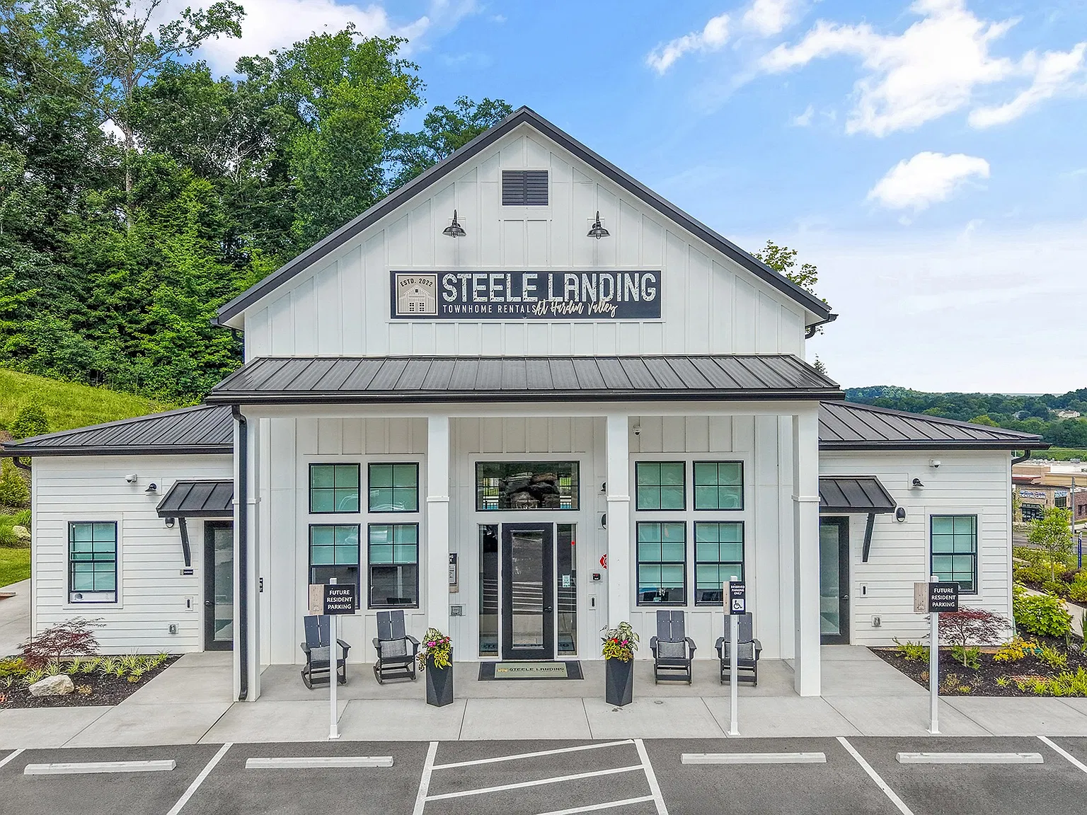 Steele Landing Townhome Rentals — Photo 4