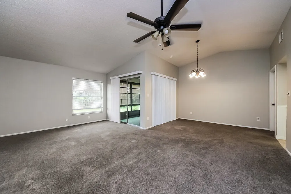 3 bed, 2.0 bath, 1612 sqft, $2,430 — Photo 3