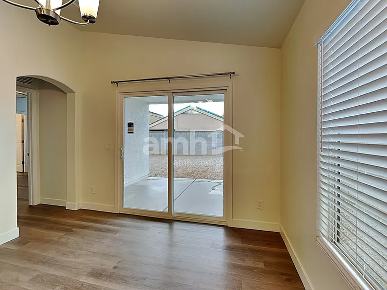 12821 W Myer Ln — Photo 5