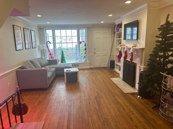 2422 I St NW