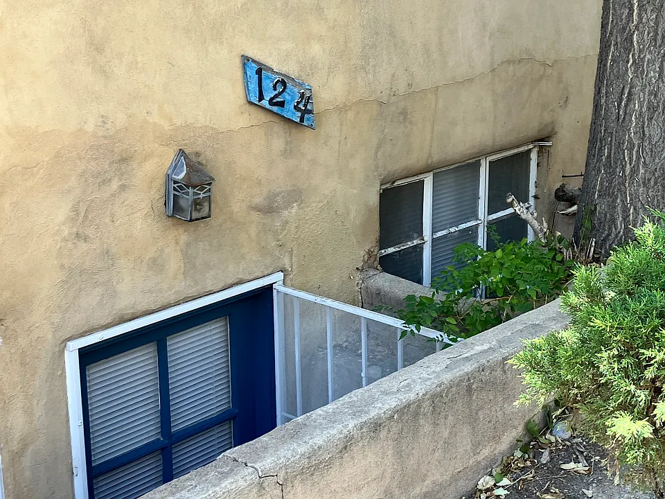124 Mesa St SE #1