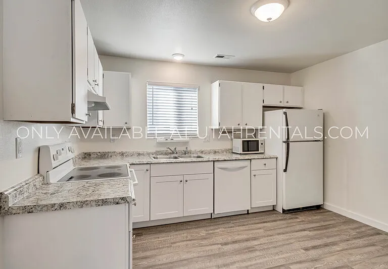 255 E Center St #10 — Photo 16