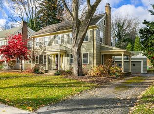 378 Oakdale Dr, Rochester, NY 14618