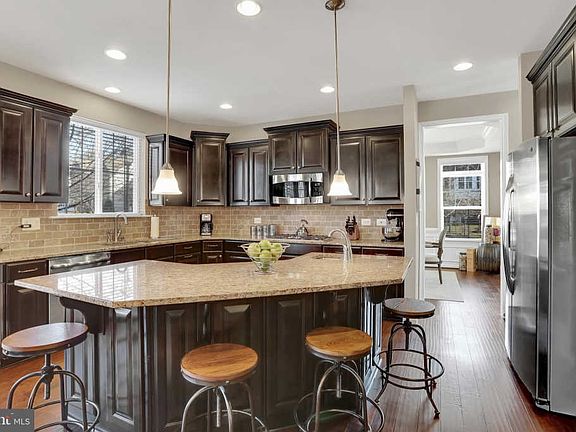 3rd image of 10630 Legacy Ln