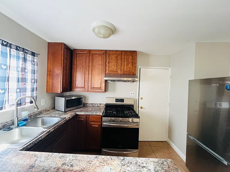 215 E Connecticut Ave #215 — Photo 5