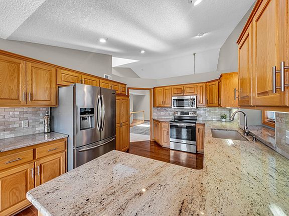 4th image of 10408 Eagle Pointe Trl