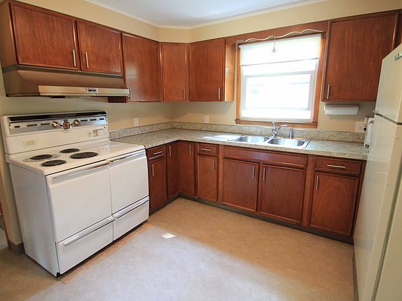 3rd image of 4052 Bay Park Dr