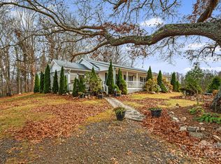 686 Sam Jones Rd, Burnsville, NC 28714