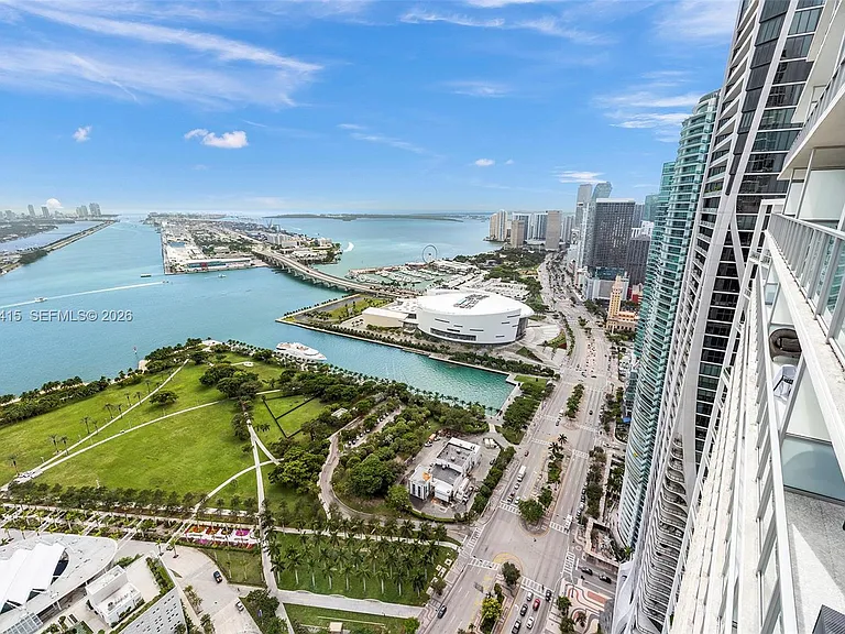 1100 Biscayne Blvd #5705 — Photo 31