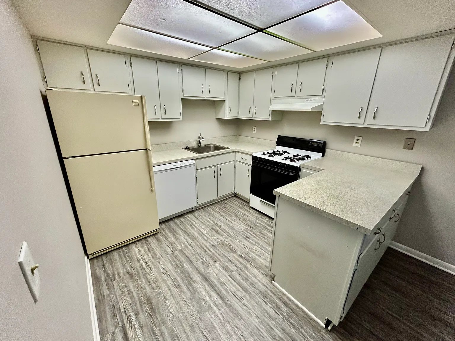 1 bed, 800 sqft, $1,095 — Photo 4