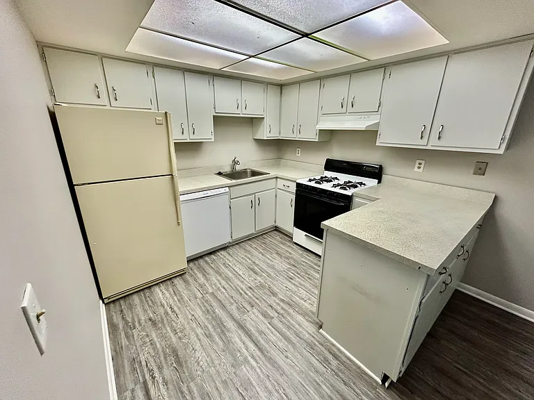 700 W North St #3 — Photo 4