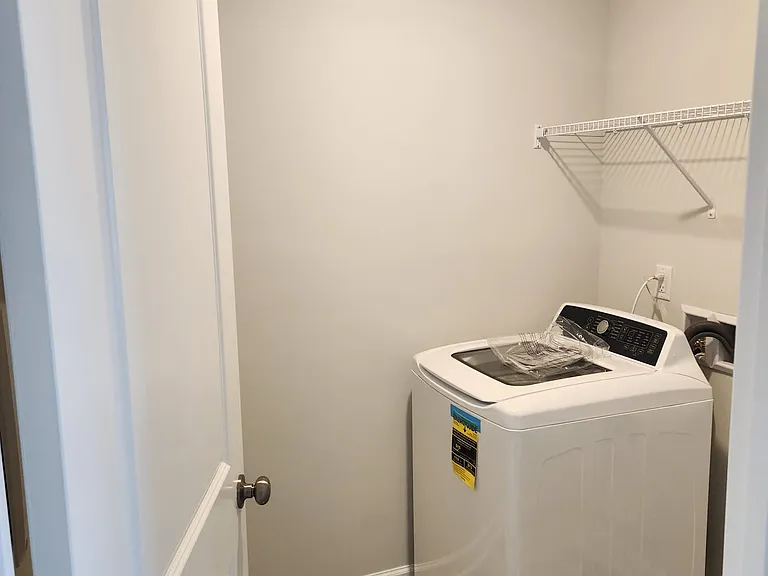 290 Gregory Village Dr — Photo 23