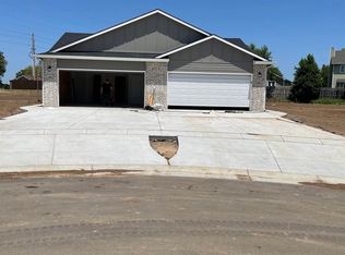 104 & 106 E Santa Fe Cir, Mulvane, KS 67110