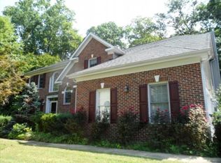 9776 Viewcrest Dr, Fairfax Station, VA 22039