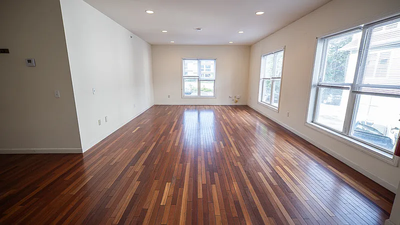 4 bed, 1.0 bath, $4,400 — Photo 2