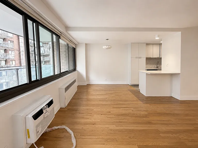 160 W 97th St #5D — Photo 4