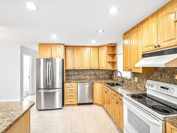 3rd image of 4219 195th St