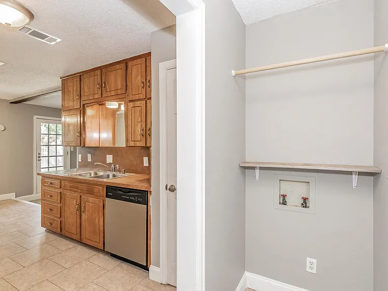 2013 Memphis Dr — Photo 25