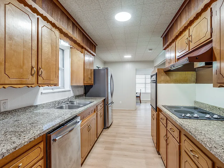 401 Daisy Dr — Photo 16