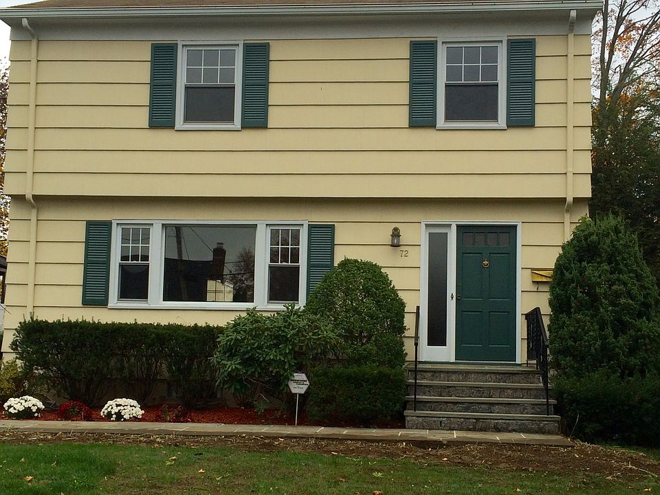 3 Bedroom Side Hall Colonial