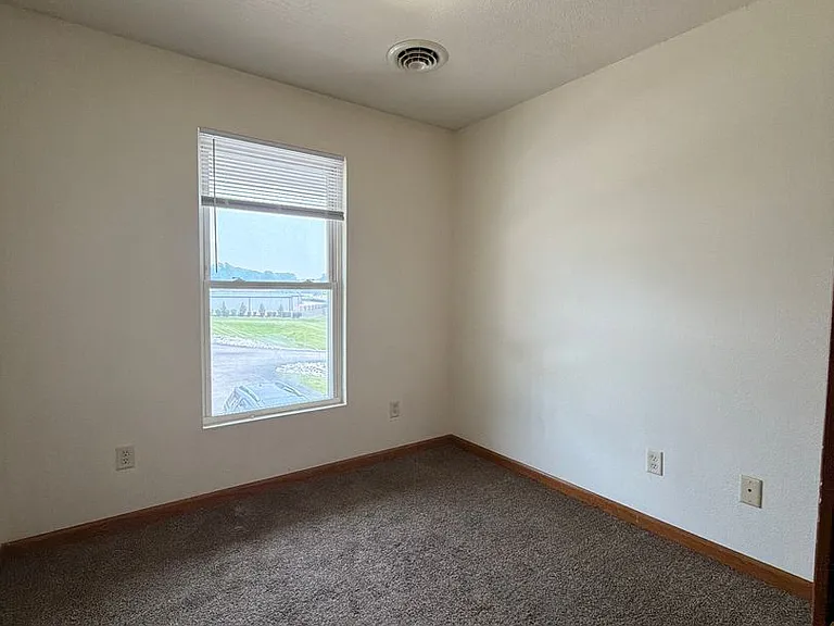 279 Woodridge Ct — Photo 11