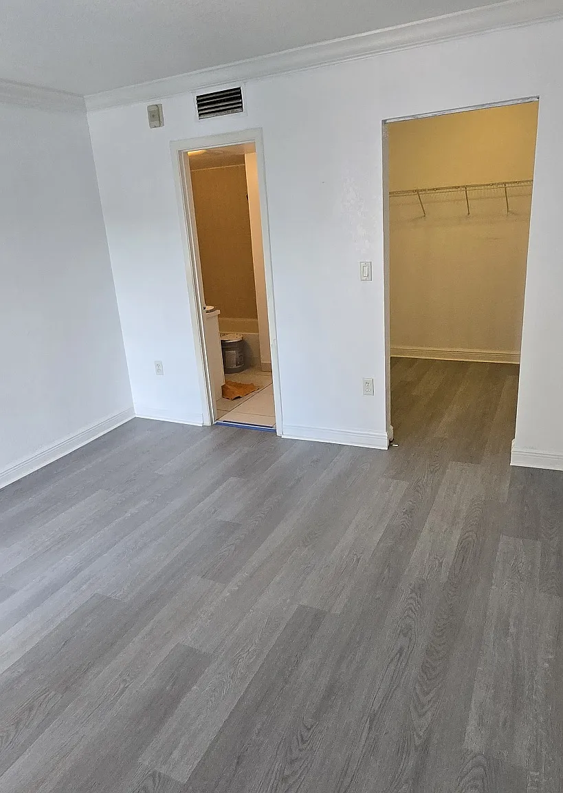 17650 NW 68th Ave — Photo 3