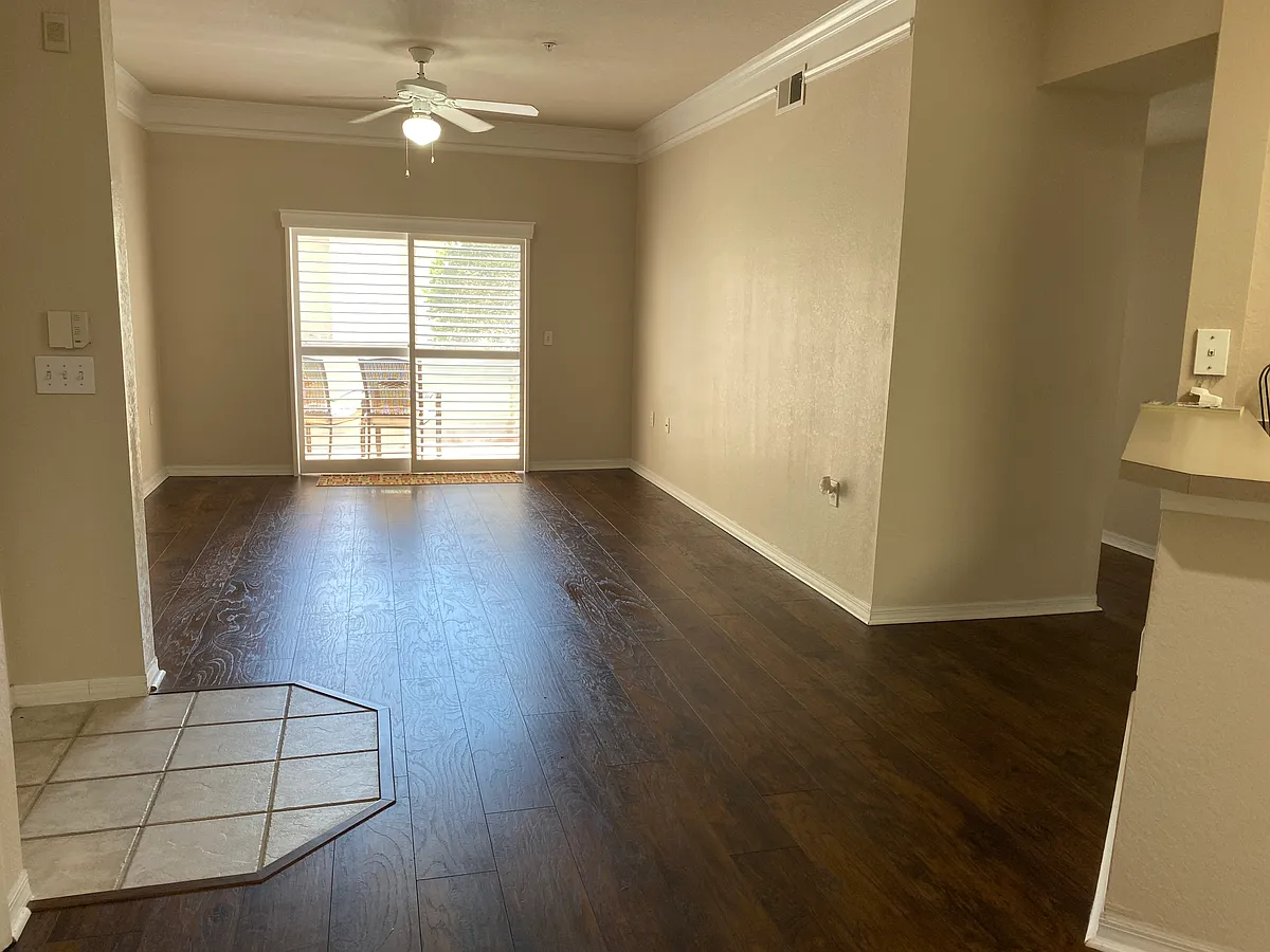 Building Photo - 5160 Northridge Rd #105