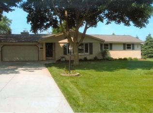 18765 Ventura Cir, Brookfield, WI 53045