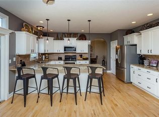 2040 Creekview Ct, Waukee, IA 50263
