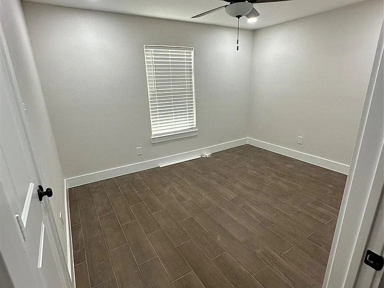 5924 Honeysuckle Dr — Photo 25