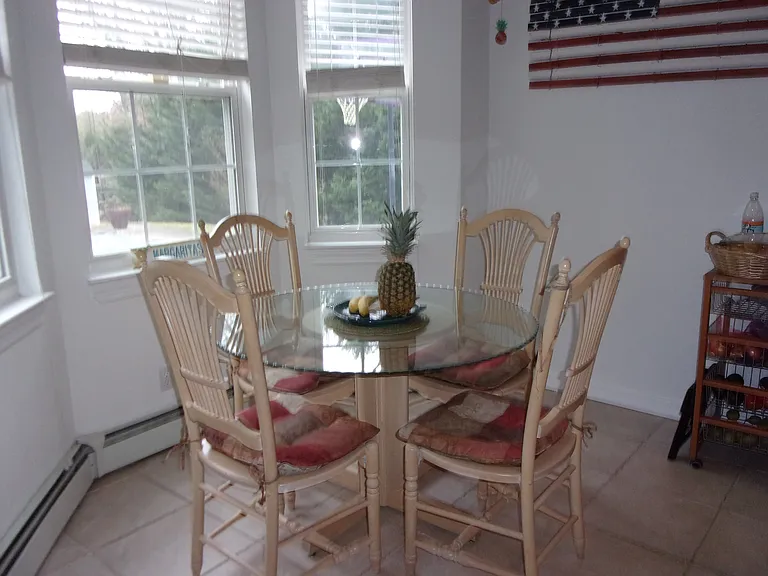 5 Old Country Rd — Photo 4