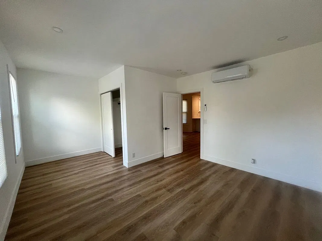 3 bed, 1.0 bath, 1000 sqft, $2,100 — Photo 4