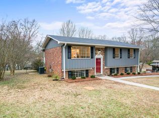 925 Shadyview Ln, Adamsville, AL 35005