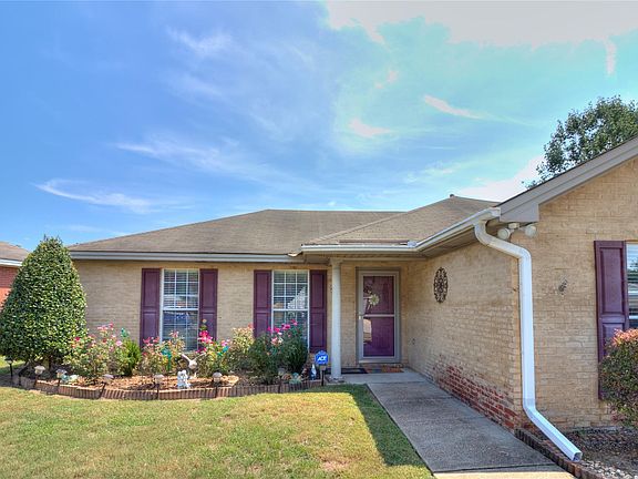 4th image of 823 Cottage Ln
