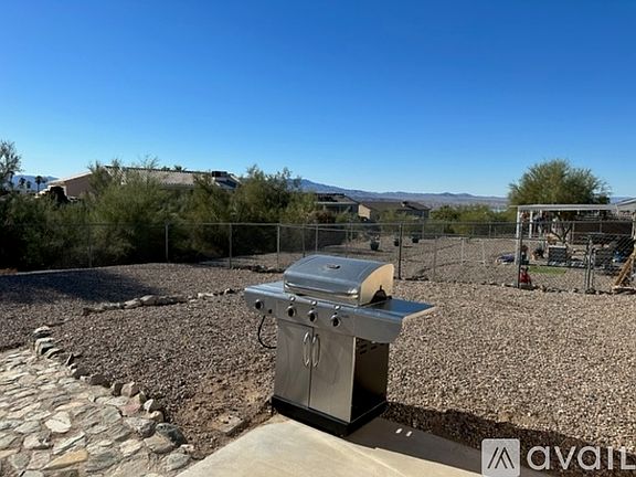 3rd image of 828 Manor Dr
