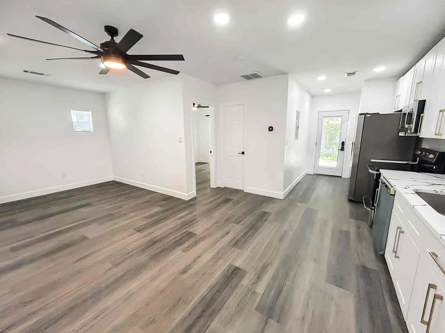 Hidden Gem in Brookhaven! 1 BR / 1 BA - The Perfect Apartment Alternative! — Photo 4