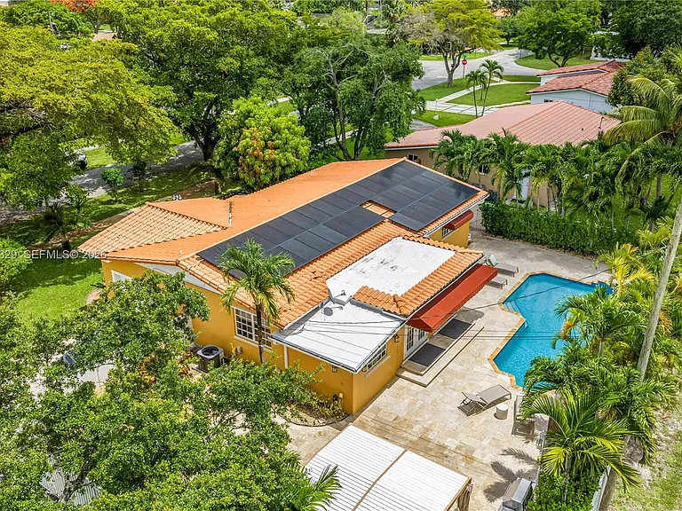 1380 Miami Springs Ave — Photo 33