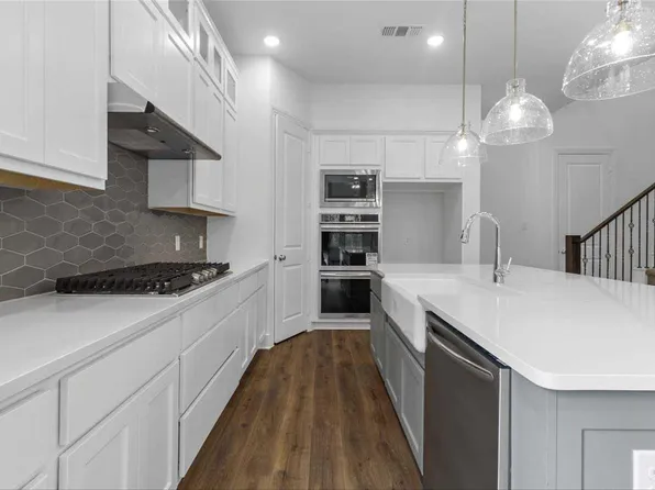 1801 Lambs Ear Ln, Aubrey, TX 76227
