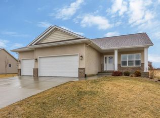 4608 Windy Meadow Cir NE, Cedar Rapids, IA 52411