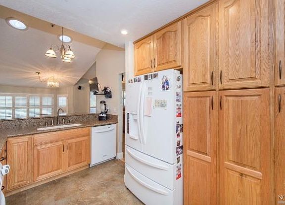 5th image of 85 Birchwood Dr