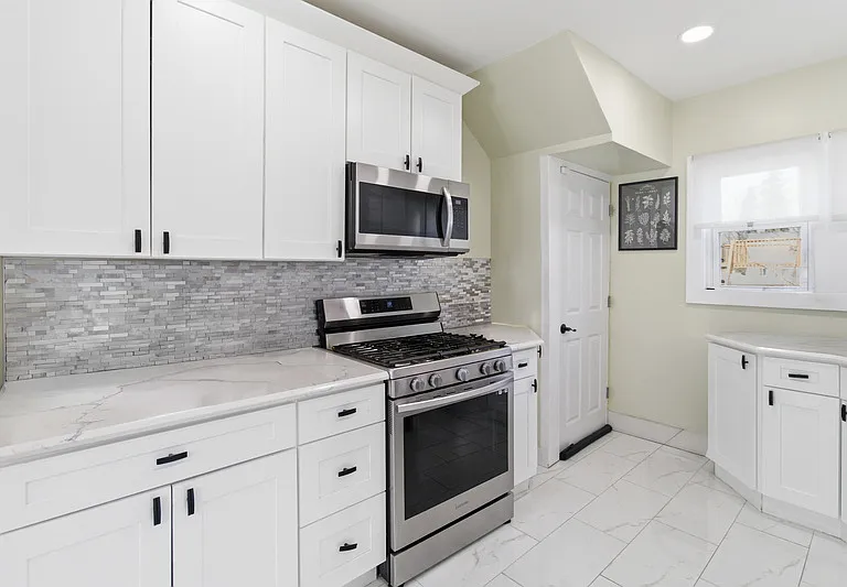 925 Plainfield Ave — Photo 9