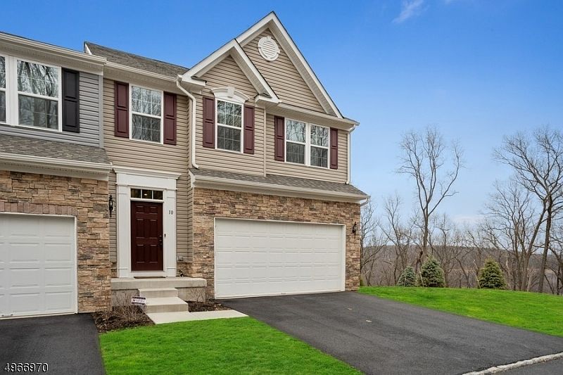 1st image of 10 TRAILWOOD DR