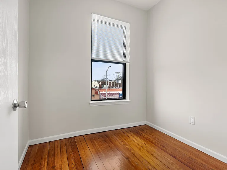 784 Main St — Photo 7