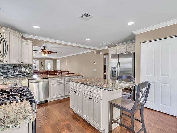 5th image of 21 Doral Drive