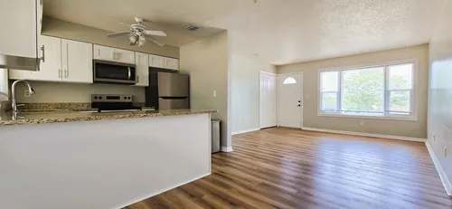 1007 Highview Dr Photo 1