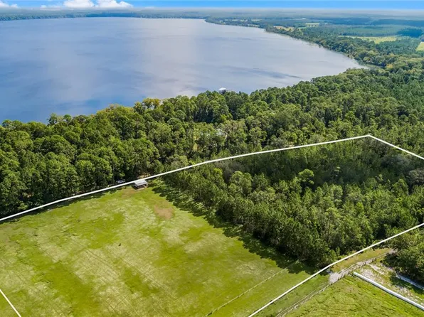 3 Lakeshore Dr, Pierson, FL 32180