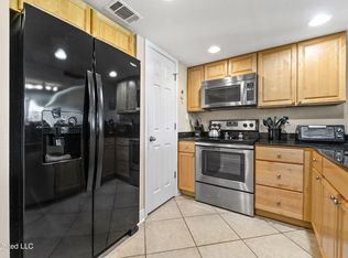 2046 Beach Blvd #204-D, Biloxi, MS 39531