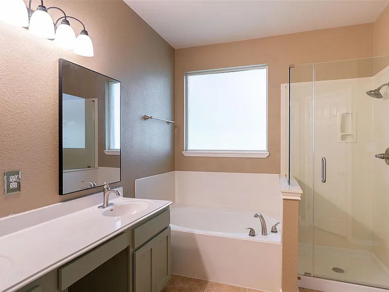 1106 Camden Cv — Photo 11